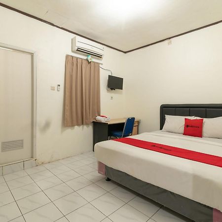 Reddoorz Near Pondok Indah Water Park Jakarta Exterior photo