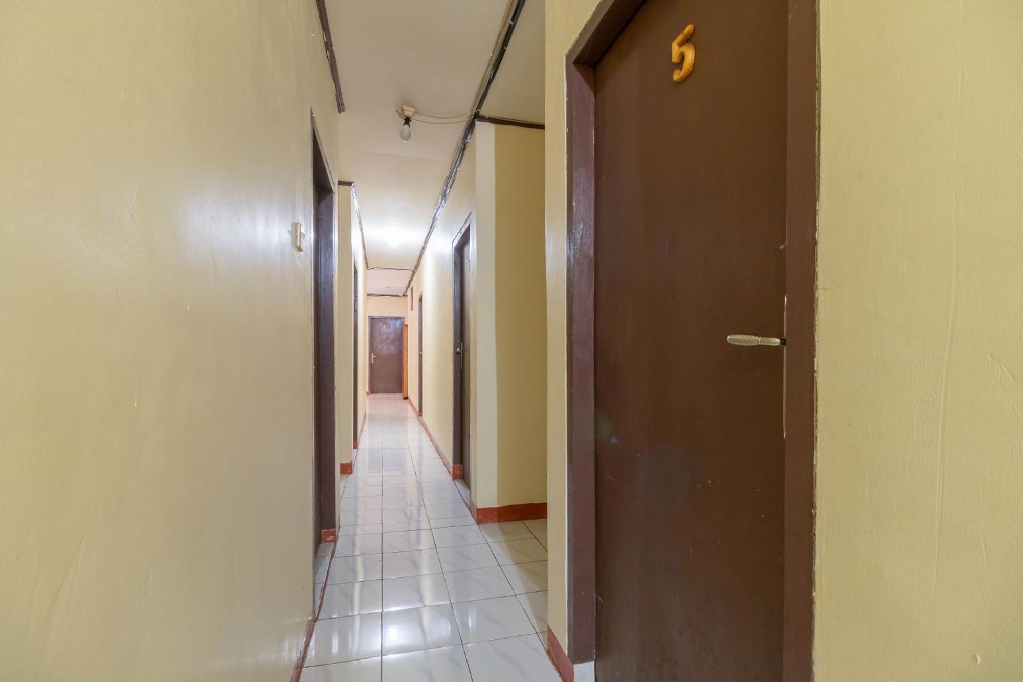 Reddoorz Near Pondok Indah Water Park Jakarta Exterior photo