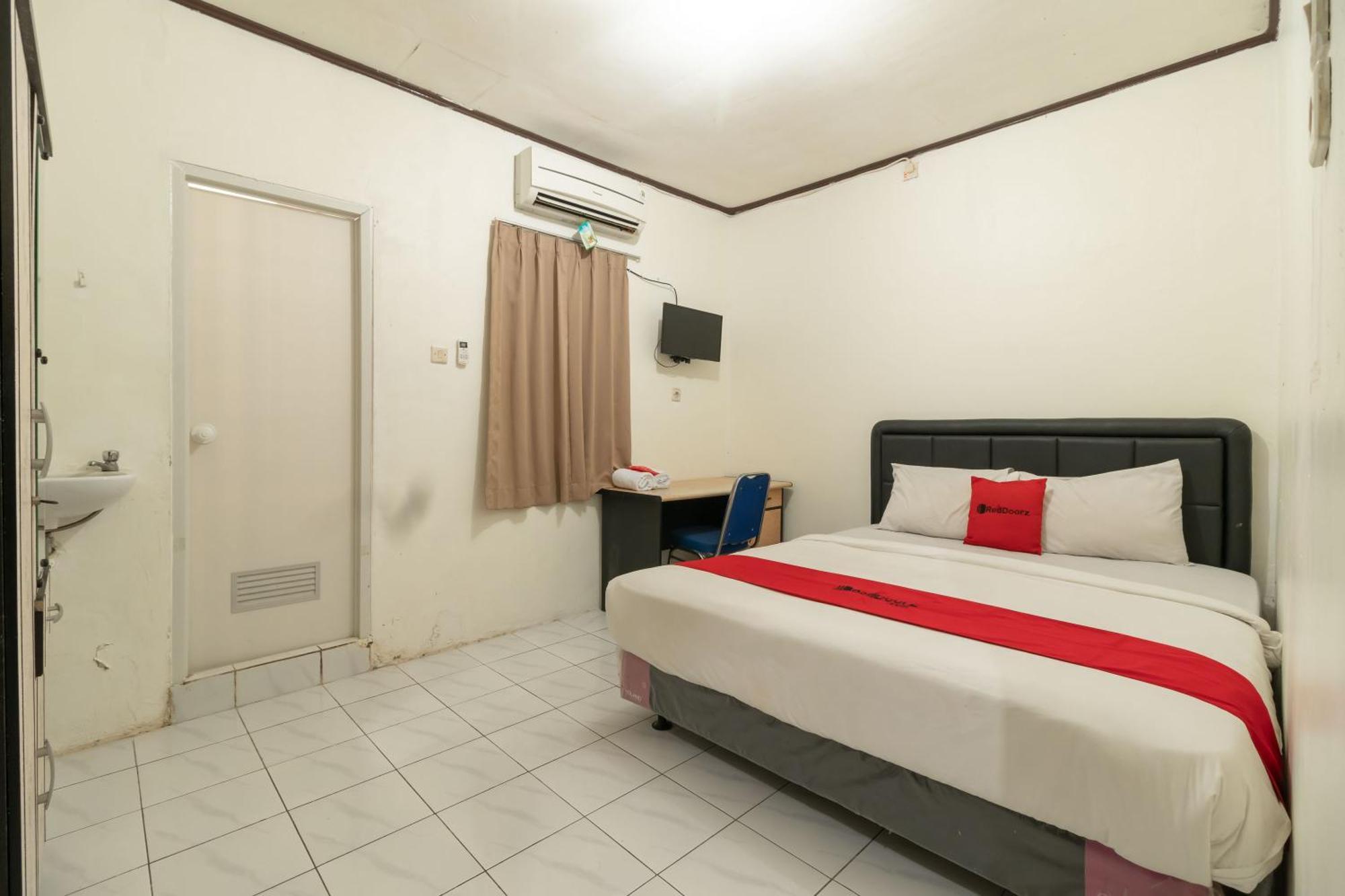 Reddoorz Near Pondok Indah Water Park Jakarta Exterior photo