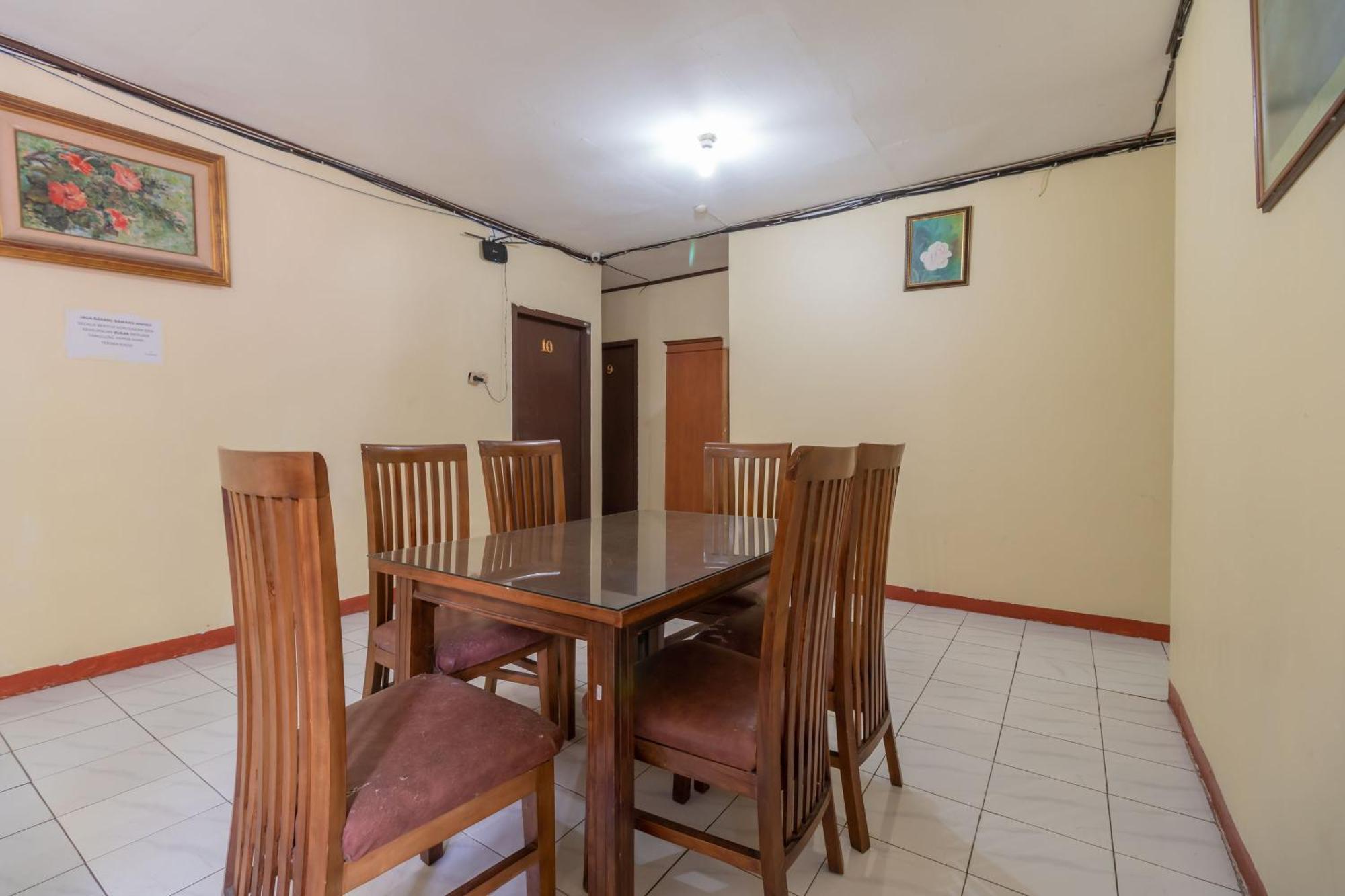 Reddoorz Near Pondok Indah Water Park Jakarta Exterior photo